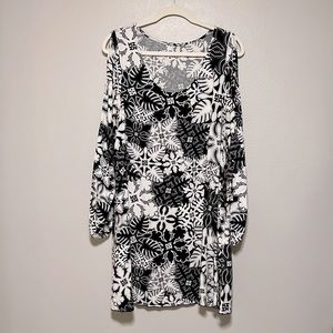 🌺Hawaii’s Finest Cold Shoulder Sleeved Dress, Size M, Black-White